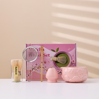 Produit transfrontalier très vendu : Bol à matcha en céramique Dehua de style japonais, motif lotus en relief et fleur de cerisier, fouet à matcha et outil à thé