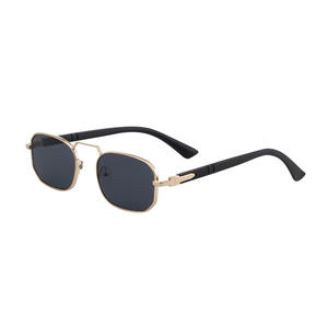 Nuevas Gafas de Sol con Marco Cuadrado Unisex de Metal y Plástico con Protección UV400, Marco Negro, Lentes de PC, Estilo Retro para Hombres y Mujeres. - Product Image 1