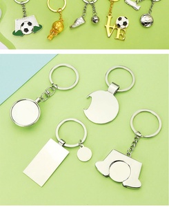 Porte-clés rotatif de football pour garçons et filles, nouveauté pour les amateurs de basketball, femmes et hommes, pour les membres d'équipes de basketball, cadeau d'anniversaire ou de Noël - Product Image 2