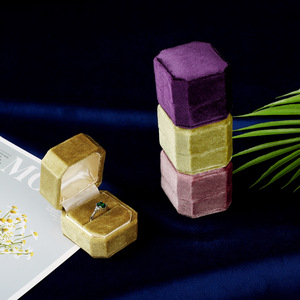 Nuevo Joyero Minimalista de Terciopelo 2024, Joyero con Tapa Abatible, Diseño Octagonal, Venta al por Mayor por Fabricantes - Product Image 3