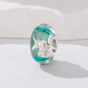 Breloque licorne plaquée argent avec perle en verre turquoise, forme animale, cadeau mignon unisexe, pendentif bijou - Product Image 2