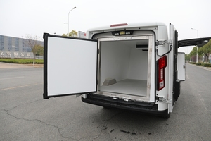 Fourgon frigorifique électrique pur JAC 5m³ avec autonomie de 350 km pour le transport d'aliments frais et congelés, et de médicaments/vaccins - Product Image 2