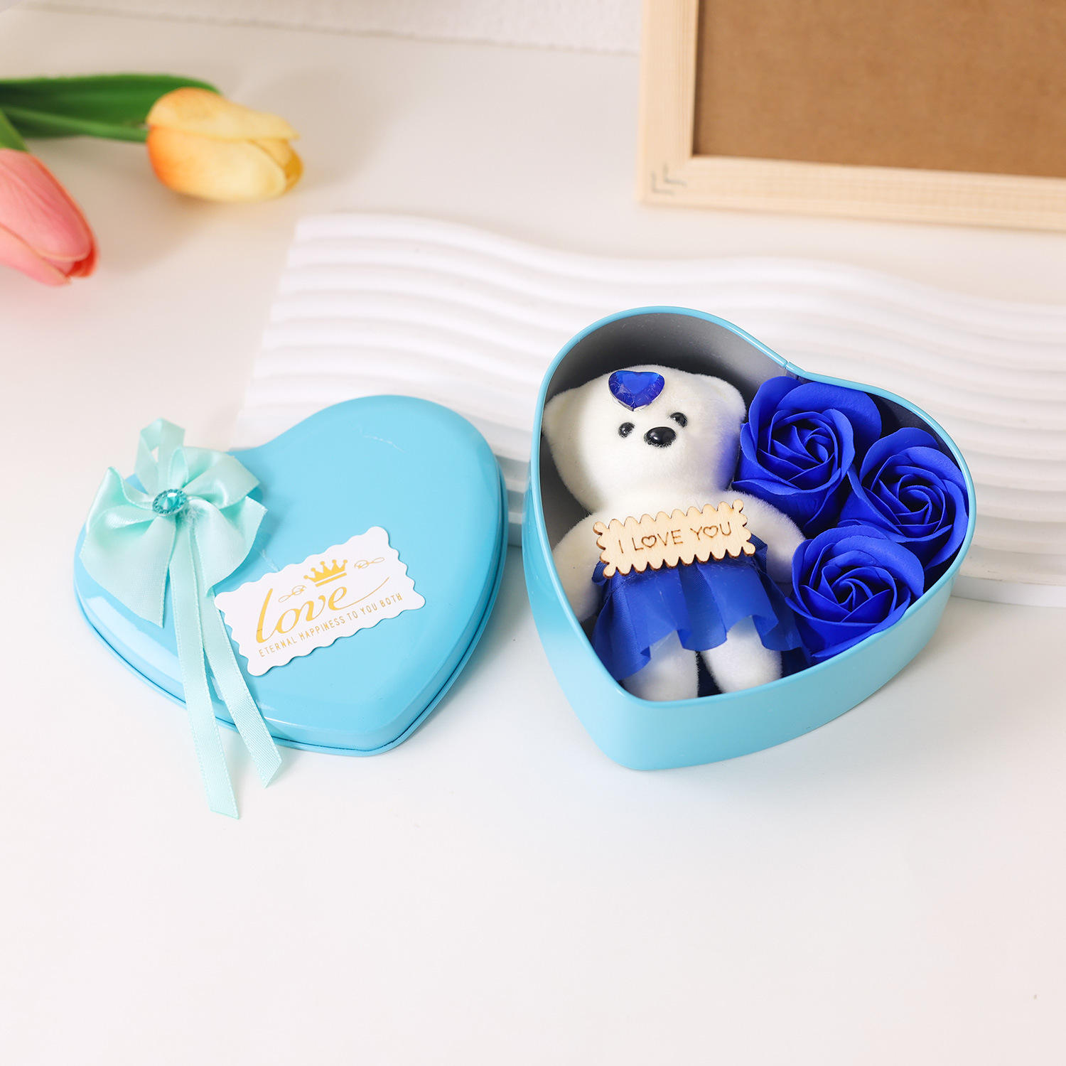 Heart-shaped iron box (3 flowers + bear) blue