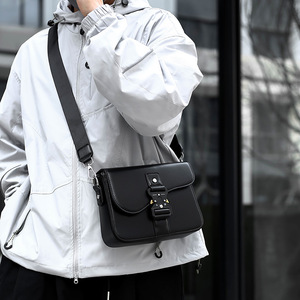 <span class=keywords><strong>Sac</strong></span> bandoulière <span class=keywords><strong>homme</strong></span> haut de gamme en PU, fermeture à bouton, étanche, résistant à l'usure, collection Printemps 2026, style simple et tendance, pour téléphone portable - Product Image 1