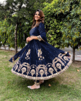 Style indien pakistanais lourd pur viscose velours avec broderie paillettes travail longues robes Anarkali avec Dupatta ensemble pour les femmes