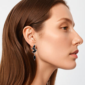 Boucles d'oreilles pendantes en argent sterling plaqué or 18 carats, style classique et minimaliste, avec moissanite noire taille poire, Tianyu Gems - Product Image 3