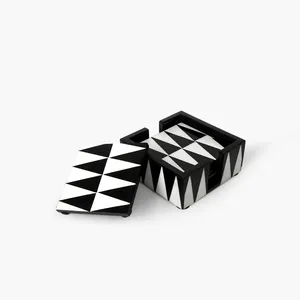 Juego de Posavasos Modernos de Resina Geométrica Cuadrada en Blanco y Negro, Ecológicos, Accesorios de Decoración para Mesa - Product Image 2