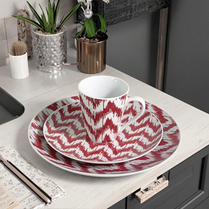 Juego de Vajilla de Porcelana de 18 Piezas OEM, Color <span class=keywords><strong>Coral</strong></span> Rojo y Cerámica Blanca con Diseño de Plantas, para Uso Doméstico y en Restaurantes - Product Image 3