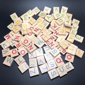 Lettres de <span class=keywords><strong>Scrabble</strong></span> <span class=keywords><strong>en</strong></span> <span class=keywords><strong>bois</strong></span> massif de haute qualité, tuiles <span class=keywords><strong>en</strong></span> <span class=keywords><strong>bois</strong></span> artisanales pour la décoration de la maison, cadeau artistique, décoration peinte pour l'artisanat - Product Image 1
