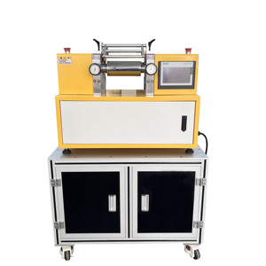 Petite machine de bureau <span class=keywords><strong>à</strong></span> deux cylindres pour usage en laboratoire Mini <span class=keywords><strong>moulin</strong></span> de mélange <span class=keywords><strong>à</strong></span> 2 rouleaux Certification CE 380V refroidissement <span class=keywords><strong>eau</strong></span>/huile/air haute sécurité - Product Image 1