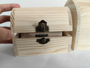 Coffre au trésor <span class=keywords><strong>pirate</strong></span> en bois brut, disponible en différentes tailles et styles, parfait pour le rangement, les projets de bricolage et la décoration - Product Image 3