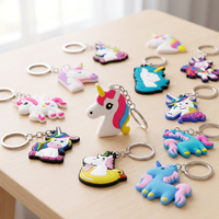 Porte-clés personnalisé en PVC plat 2D, figurine de licorne de dessin animé, breloque de sac en caoutchouc souple, cadeau promotionnel en gros, souvenir
