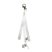 Porte-clés romantique avec nœud en ruban blanc, accessoires de vêtement décontractés en perles, accessoires de mode en métal Yiliuba, vêtements minimalistes pour toutes les saisons
