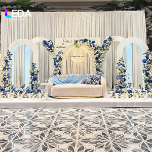 Arco de Boda Moderno y Sencillo de Acrílico Blanco LEDA con Diseño Elegante para Decoración de Escenarios y Eventos en Salones - Product Image 3