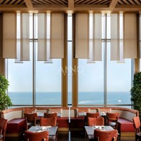 Lustre en ruban ambre personnalisé ANNO avec design ondulé superposé, grand luminaire suspendu personnalisé pour hôtel, bar, restaurant