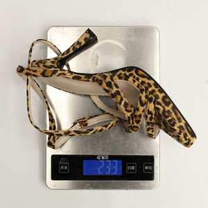 Sandales à brides croisées à la cheville pour femme, à bout pointu, talons aiguilles moyens, en daim imprimé léopard, pour soirée - Product Image 6