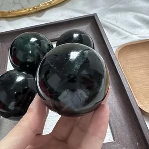 Belle sphère de cristal de rose rouge, écologique, sculptée, décoration pour la maison et le bureau, cadeau de guérison Reiki, vente en gros - Product Image 6