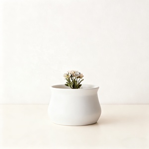 Vase décoratif Still Stem (S) en plastique pour la décoration intérieure - Product Image 1