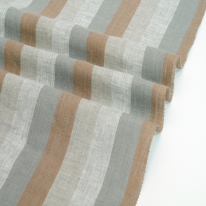 <span class=keywords><strong>En</strong></span> stock Tissu <span class=keywords><strong>en</strong></span> <span class=keywords><strong>lin</strong></span> 100% texturé, teint <span class=keywords><strong>en</strong></span> fil, à rayures, biologique, respirant, style vintage, 137 cm, 165 g/m², <span class=keywords><strong>pour</strong></span> chemises et robes - Product Image 4