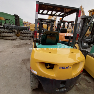 Descubra una Carretilla Elevadora Komatsu Usada, Modelo FD25, con una Capacidad de 2.5 Toneladas y un Motor Diésel Confiable, en Excelente Estado - Product Image 4