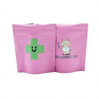 Matte roze staande pouch van PE/CPE Mylar, gelamineerd, hersluitbaar met zip lock, geur- en vochtbestendig, voor voedselverpakkingen zoals snoep en snacks.