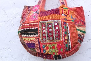 Sac à bandoulière Banjara indien brodé à la main de style antique haut de gamme, léger, avec doublure en coton et fermeture éclair, pour usage quotidien féminin - Product Image 2
