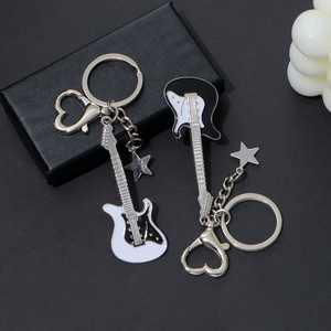 พวงกุญแจรูปกีตาร์ขายดี ของที่ระลึกงานดนตรี ของตกแต่งกระเป๋า ของขวัญสำหรับเทศกาลดนตรี - Product Image 2