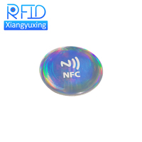 Autocollant NFC RFID en époxy personnalisé de haute qualité, mini 13,56 MHz pour le partage sur les réseaux sociaux sur les téléphones mobiles