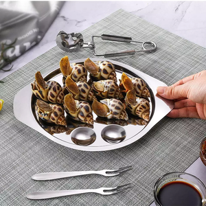 Kingwise Ensemble d'outils Escargot <span class=keywords><strong>en</strong></span> acier inoxydable Fourchettes et pinces <span class=keywords><strong>à</strong></span> <span class=keywords><strong>escargots</strong></span> Accessoires de cuisine <span class=keywords><strong>Assiettes</strong></span> et fourchettes <span class=keywords><strong>à</strong></span> motif de vaisselle - Product Image 1