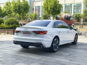 La 2022 Audi A4L berlina di lusso 2.0T sterzo bianco a sinistra nel mercato cinese è un'<span class=keywords><strong>auto</strong></span> usata Premium - Product Image 4