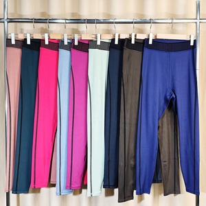 Set Yoga Donna con Logo Frontale, Leggings a Vita Alta Antibatterici e Traspiranti, <span class=keywords><strong>Abbigliamento</strong></span> <span class=keywords><strong>Sportivo</strong></span> per Allenamento, Pilates e Palestra - Product Image 3