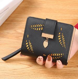 Cartera corta de piel sintética para mujer con monedero dorado con diseño de hojas huecas y tarjetero - Product Image 3