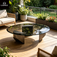 Table basse moderne en verre trempé rond avec base en acier inoxydable design, un élément de décoration luxueux pour le salon