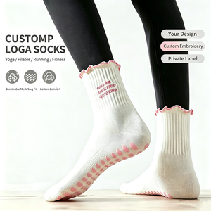 Calzini da Yoga per Donne Personalizzati OEM & ODM con Ricamo di Lettere, Vintage con Volant, Antiscivolo con Puntini in Silicone Rosa - Product Image 1