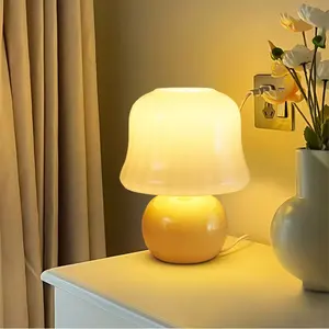 호텔 침실 침대 옆 거실 장식 조명 미니멀리스트 책상 조명을위한 현대 이탈리아 디자이너 LED 버섯 테이블 램프