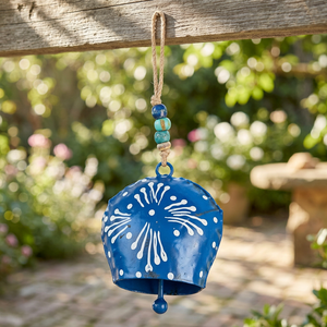 Decoración Navideña de Pared Metálica en Forma de Campana Azul con Cuentas, Estilo Rústico Hecho a Mano - Product Image 1