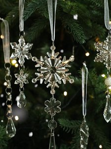 18 Stück Winter Acryl Weihnachten Schneeflocke Hängende Kristalle Acryl Schneeflocke Eiszapfen Ornamente Set Drop Anhänger für den Winter