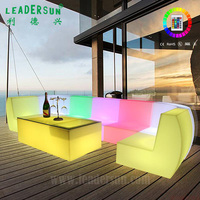 Ensemble de canapé double lumineux avec table et seau à glace LED Discothèque Ktv Party Sofa Moderne Coloré Long Canapé avec lumière LED