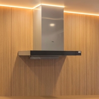 Cuisine modulaire pliable ; cuisine mobile avec barbecue pour le stockage, la cuisson et le café, équipée d'un four, d'une cuisinière et d'un réfrigérateur