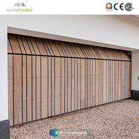 Porte de garage moderne en bois grainé USA par Multishades, porte automatique à lattes de sécurité en panneaux sandwich en aluminium expansé