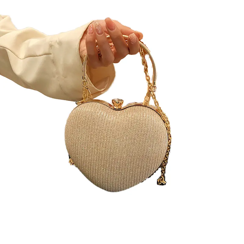 Kadın debriyaj çapraz vücut çanta şeftali kalp tasarım Mini küçük taşınabilir zincir ile yeni moda anlamda