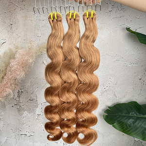 Vendita all'ingrosso # 30 Fasci di <span class=keywords><strong>Capelli</strong></span> Umani Vergini Grezzi Brasiliani 100% Naturali, Ondulati, <span class=keywords><strong>Castano</strong></span> Rame, Allineati alle Cuticole, Remy, Lunghezza Media - Product Image 1