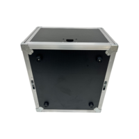 Boîtier de transport OEM 6U empilable pour montage en rack, avec 4 pieds en caoutchouc et rainures, pour amplificateur, doté de portes coulissantes supérieures et de verrous de verrouillage.