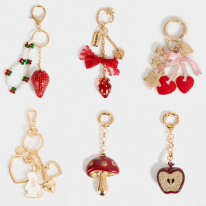 Nouveau style de décorations pour sacs : Breloques pour sacs en forme de fruits (fraise, pomme, champignon) et porte-clés en forme de cœur pour sacs à main - Product Image 1