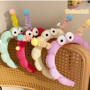 Diadema de nube de peluche con ojos grandes y diseño de niño, divertida, para mujer, con pinza de pelo giratoria, para lavarse la cara, estilo popular en redes, accesorios para el cabello - Product Image 2