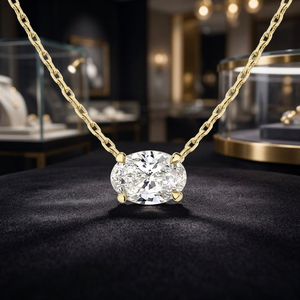 Collier pendentif en diamant taille ovale en or jaune avec sertissage griffe et chaîne maille forçat, bijou classique de fiançailles pour femme - Product Image 3