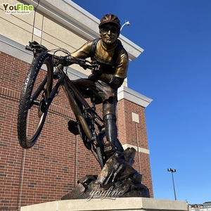 Statua in Bronzo di Ragazzo in Bicicletta a Grandezza Naturale, Scultura da Esterno, Statua di Bambino in Bicicletta per Giardino, Decorazione in Bronzo Fuso per Patio e Cortile - Product Image 3