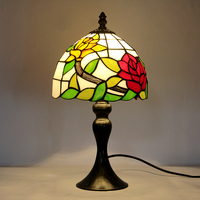 Lampe de table en verre teinté LongHuiJing 8 pouces, base en fer, abat-jour à motif floral roses et tournesols, vente en gros d'usine