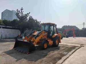 Chargeuse JCB 3CX d'occasion - Poids de 7370 kilogrammes et peu d'heures de fonctionnement, petite machinerie - Product Image 3