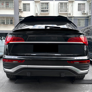 Aileron arrière Audi Q5 FY Sportback 2021+ en ABS noir piano avec texture fibre de carbone, forme d'aile pour le coffre - Product Image 1